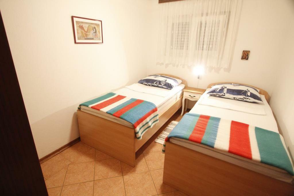 Apartmani Volga 돈제페트레케인 외부 사진